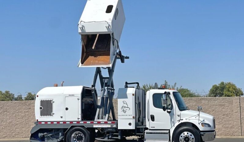 
								2011 Freightliner Wayne Gladiator Mechanical Street Sweeper full									